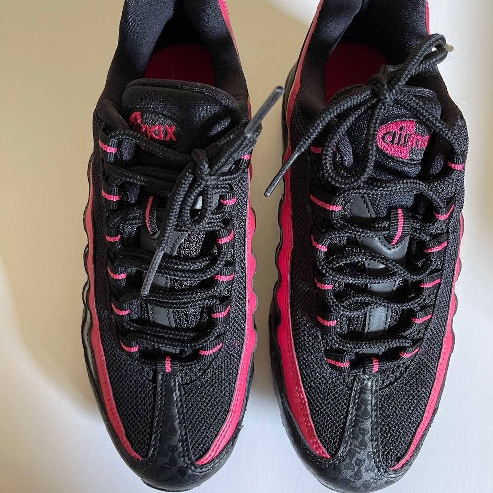 Girls size 4.5Y Air Max 95’s
